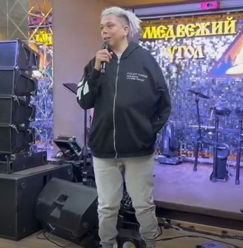 Элвин Грей Чаллы сәхнәсенә сынган кабыргалар белән чыкты