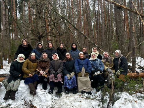 Театр көллиятендә укучы Алия Абдрәшитова: «Чын урман кисүче хатыннар тормышы белән яшәдек. Агач кистек, чаптык, ташыдык»