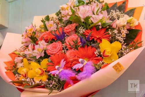 «Сине миннән ныграк яратучылар бар икән, мин ул чәчәкне өзәргә әзер...»