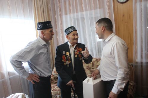 Сугыш, тыл ветераннарын Җиңү көне белән котлаулар дәвам итә