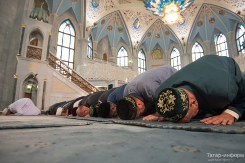 Зөлхиҗҗә аеның 9нчы көнендә ураза тотуның фазыйләте