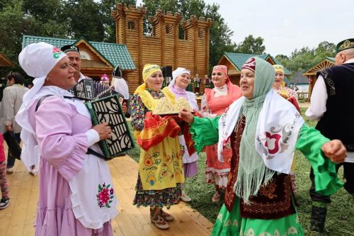 Гореф-гадәтләр елы уңаеннан арчалар Казан Сабантуенда никах күренешен тәкъдим итте