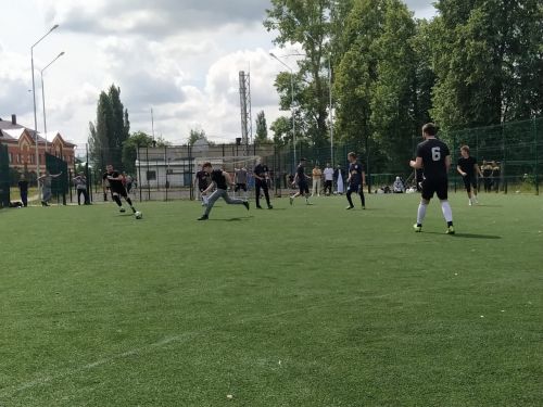 Яңа Кенәрдә узган Мөселман яшьләре спартакиадасы: намаз укучылардан торган командалар составы, балалар өчен бушка батут, һәркемгә җылы пылау