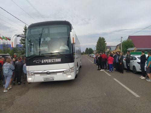 Армиягә китте егетләр