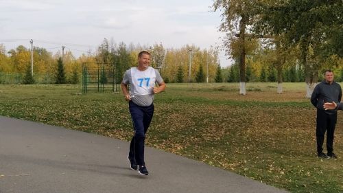 Арча стадионында укытучылар, тәрбиячеләр һәм техник хезмәткәрләр йөгерде