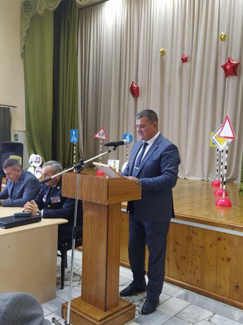 Үзләре проблеманы тудыра, аннан шуны хәл итәргә тырыша