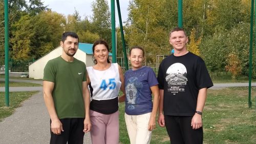 Арча стадионында укытучылар, тәрбиячеләр һәм техник хезмәткәрләр йөгерде