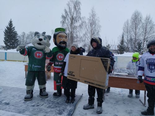 Яңа Кенәр шугалагында ел символы буларак гаилә учагы кабызылды