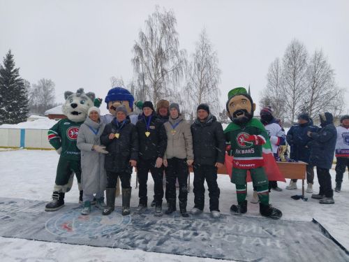 Яңа Кенәр шугалагында ел символы буларак гаилә учагы кабызылды