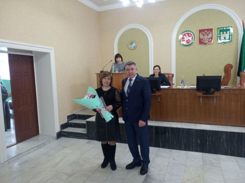 Мактаулы хезмәтләре өчен алдынгы райондашлар бүләкләнде