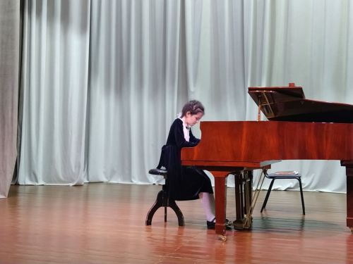 Арчада Казан дәүләт консерваториясе каршындагы урта махсус музыка мәктәбе укучыларының концерты узды