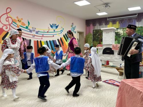Арчаның 10нчы балалар бакчасы гаиләләре катнашында театр фестивале узды