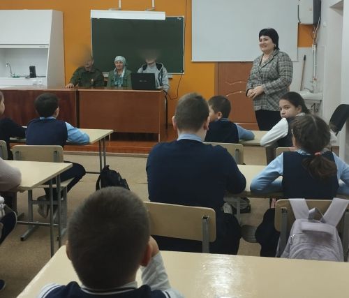 Түбән Мәтәскә укучылары махсус хәрби операциядә катнашучы якташлары белән   очрашты