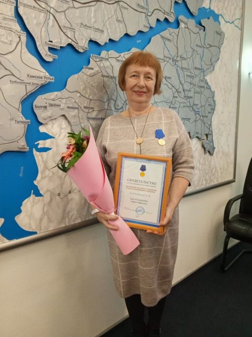 Актив ветераннар бүләк ала