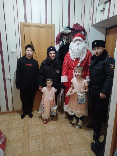Полиция Кыш бабай килде