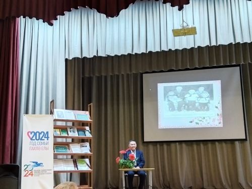 Туган җир җылысын тоеп: Яңа Кенәрдә Рафаил Төхфәтуллинның 100 еллык юбилеена багышланган әдәби-музыкаль кичә узды