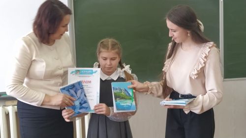 Балалар фәнни эш белән шөгыльләнә