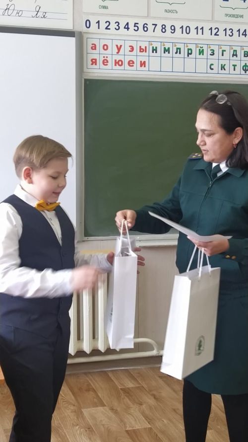 Балалар фәнни эш белән шөгыльләнә