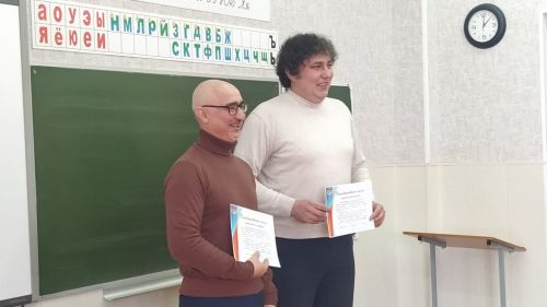 Балалар фәнни эш белән шөгыльләнә