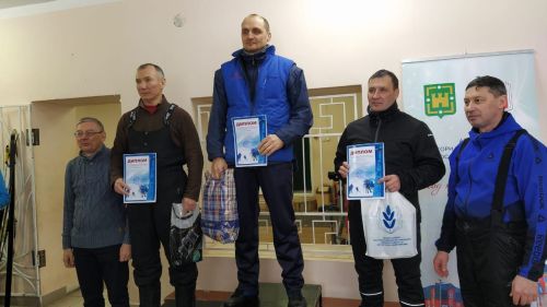 Бүген укытучылар, тәрбиячеләр, техник хезмәткәрләр чаңгыда ярышты