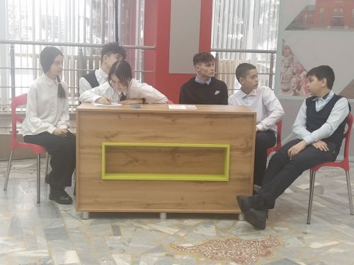 Район мәдәният йортында «Дөньяда иң матур тел - ул минем туган телем» уены узды