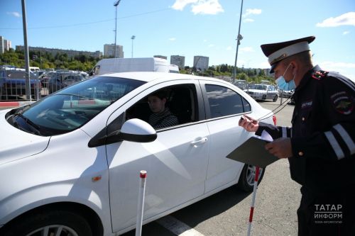 Россиядә 1 апрельдән кемнәргә машина йөртү таныклыгын алыштырырга кирәк?