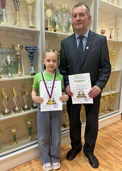 Шашкада да чемпион, шахматта да чемпион