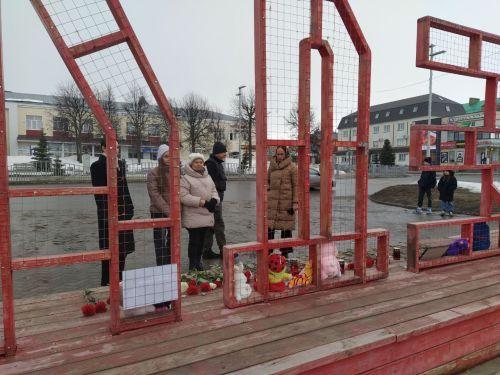 Арчалар Мәскәү өлкәсендәге терактта һәлак булучылар истәлегенә чәчәкләр салды