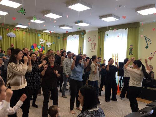 Әти-әни һәм кунаклар безгә гел килеп торсын