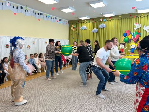 Әти-әни һәм кунаклар безгә гел килеп торсын