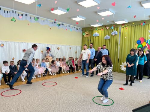 Әти-әни һәм кунаклар безгә гел килеп торсын