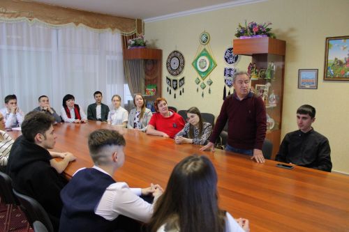 “Җидегән чишмә“ белән “Яшьлек“ артистлары очрашты