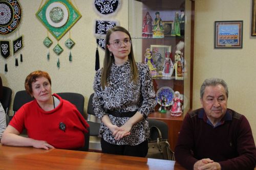 “Җидегән чишмә“ белән “Яшьлек“ артистлары очрашты