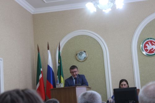Район Советы утырышында район башлыгы Рәхмәт хатлары тапшырды