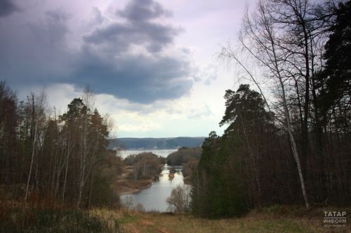 Бүген кайбер урыннарда кыска вакытлы яңгыр, яшен һәм боз көтелә