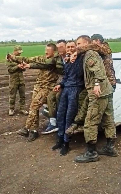 Наил Табанаков махсус хәрби зонада булучы райондашларыбызга хәйрия концерт куйган