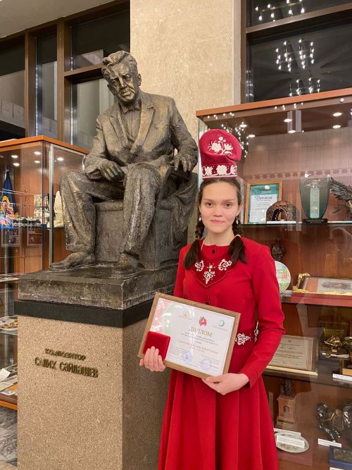 Зур бәхетләр сызганып эшкә бирелгәннән килә...
