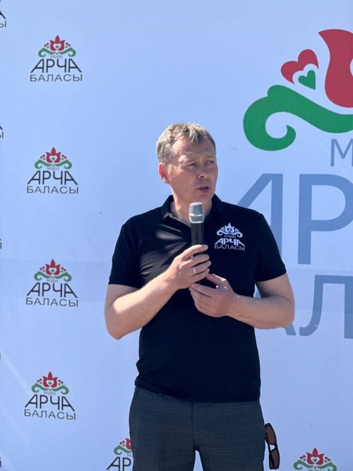 Арча балалары Казансу паркында асфальтта рәсем ясады