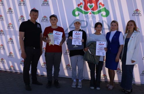 Арча балалары Казансу паркында асфальтта рәсем ясады
