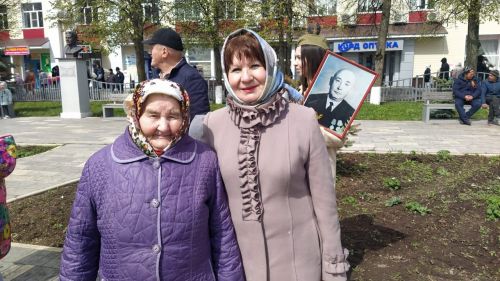 Солдатлар ак торналарга әверелгәндер сыман...