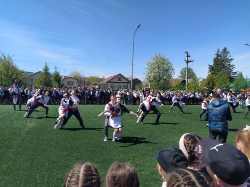 Укытучылар “Зәңгәр шәл” спектакленнән өзек куйды. Галәви ролен Фәнис Җиһанша башкарды