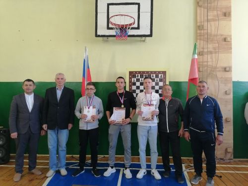 Г. Камал исемендәге Сикертән төп  мәктәбе  шахмат сөючеләрне үзенә җыйды