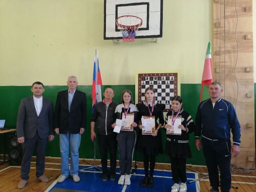 Г. Камал исемендәге Сикертән төп  мәктәбе  шахмат сөючеләрне үзенә җыйды