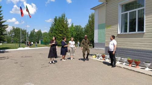 Арчаның 7нче мәктәбендә бик дулкынландыргыч очрашу булды. Күзләр яшьләнде...