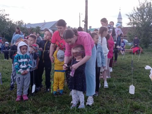 Кечкенә авылларның матур гореф-гадәтләре: әтәч тоту, һәр балага бүләк бирү, иртүк торып йомырка җыю