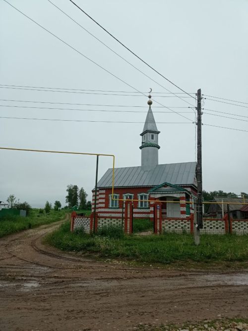 Кечкенә авылларның матур гореф-гадәтләре: әтәч тоту, һәр балага бүләк бирү, иртүк торып йомырка җыю