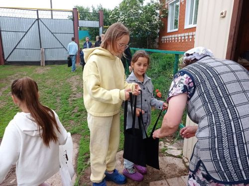 Кечкенә авылларның матур гореф-гадәтләре: әтәч тоту, һәр балага бүләк бирү, иртүк торып йомырка җыю