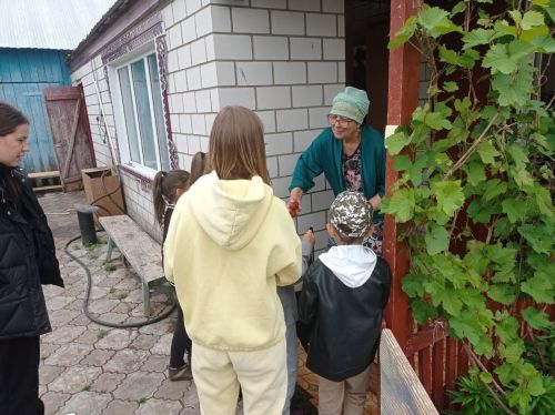 Кечкенә авылларның матур гореф-гадәтләре: әтәч тоту, һәр балага бүләк бирү, иртүк торып йомырка җыю