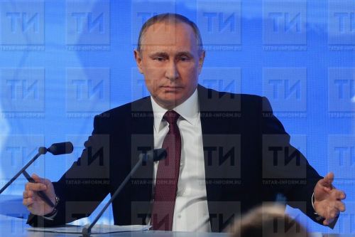 Путин кайбер хезмәткәрләр өчен хәрби хезмәтне кичектерү турында законга кул куйган