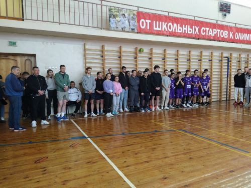 Яңа Кенәрдә Тәлгать Әхмәтов истәлегенә волейбол ярышы узды